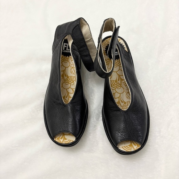 FLY London Black Leather Yaya Peep Toe Wedge Sandal Women's Size 37 - Picture 5 of 9